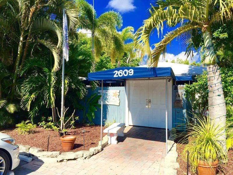 Coral Reef Guesthouse 포트 로더데일 외부 사진